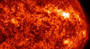 Только что на Солнце произошла мощнейшая вспышка: второй раз Земля осталась без связи (видео)