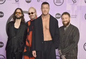 Эффектный способ: как Imagine Dragons поддержали Украину на концерте в Будапеште, где запретили символику