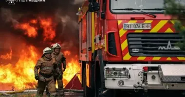 В ГСЧС показали фото последствий обстрела Кременчуга