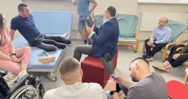 На Закарпатті вперше застосували 3D-протези для військового з подвійною ампутацією