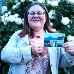 Женщина еще школьницей бросила в море бутылку с письмом и через 31 год получила ответ