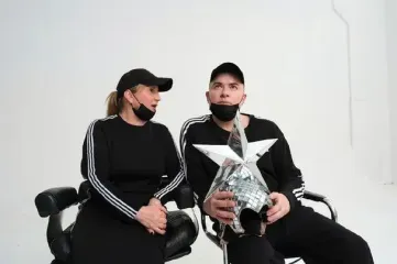 "Мама" Сердючки в забавном образе с Данилко ответила на языковой скандал: "Ждем новых идиотов"