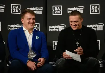 "Это было невероятное путешествие": Усик расстался с промоутером спустя 12 лет (фото)