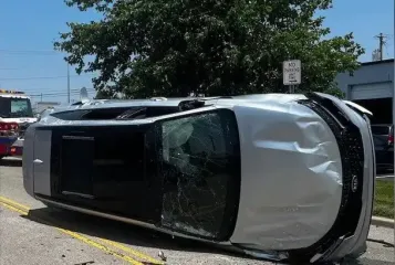 Аварія через комаху: внаслідок ДТП автомобіль перекинувся
