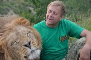 Кримський колаборант Олег Зубков став жертвою левів у парку "Тайган"