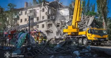 Авіаудар по Краматорську: з-під завалів деблокували тіла 4 жертв