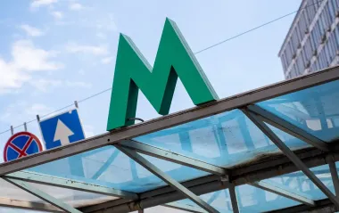 В результате обстрела Киева, закрыт один из выходов станции метро "Святошин"