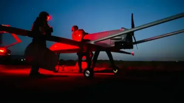 Горит: в России стая украинских дронов атаковала резервуары с топливом на комбинате "Атлас"