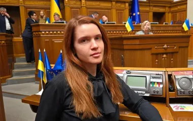 Безугла цинічно глузує з Тополі, квартиру якого рознесла балістика: "VIP з фейковою службою"