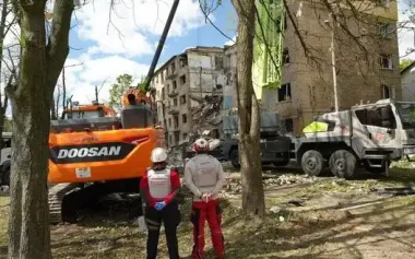 Russian strike on building in Shevchenkivskyi district of Kyiv: three people may be trapped under rubble. PHOTO