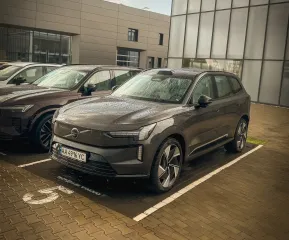 В Украине появился флагманский электромобиль Volvo с запасом хода более 600 км (фото)