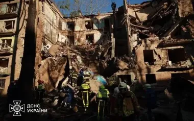 Ballistic missile with high-explosive fragmentation warhead hits five-story building in Kyiv - Interior Ministry
