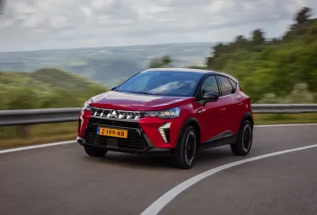 Mitsubishi выпустила на рынок недорогой кроссовер с расходом 4,5 л на 100 км (фото)