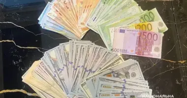 $3 тисячі за "інвалідність": лікарку з Дніпропетровщини спіймали на хабарі