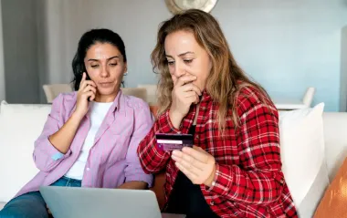Отримали SMS про блокування картки? Як українців атакують шахраї і що робити