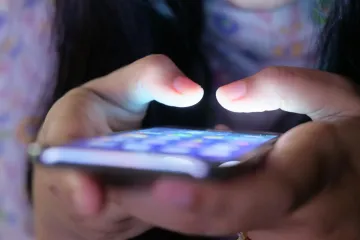 Новое шпионское ПО крадет фото с iPhone и Android: как защитить свой смартфон