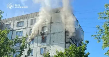 В Запорожье из горящей многоэтажки спасли двух женщин
