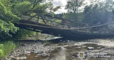 На Закарпатті обвалився транспортний міст: низка сіл залишилася без сполучення