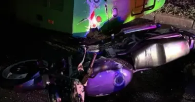 Смертельна ДТП у Харкові: мотоцикліст врізався у припаркований тролейбус