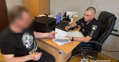 У Дніпрі чоловік напав із ножем на комунальника: потерпілого госпіталізували
