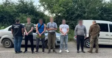 На Буковині затримали трьох чоловіків, які мали заплатити по $10 тисяч за "безпечний маршрут" до Румунії