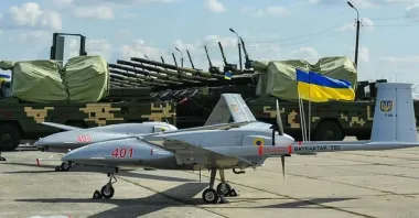 "Байрактар" возвращается: ударный дрон TB2 сжег российский катер под Херсоном (видео)