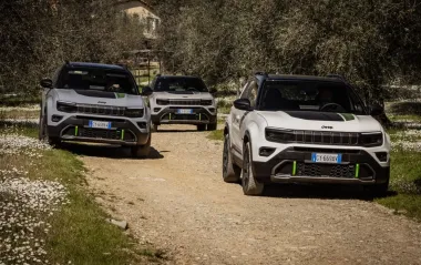 Jeep Avenger 4xe уже в Украине: полноприводный кроссовер удивляет первыми характеристиками