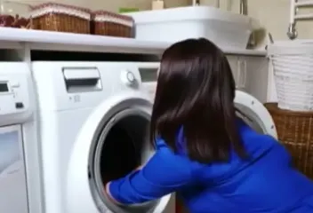 Ці засоби є на кожній кухні: як повернути колір речам після прання – перевірені лайфхаки