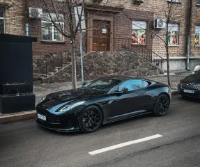 Элитный нарушитель: в Киеве эвакуатор забрал суперкар Aston Martin за 12 миллионов (видео)