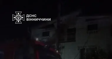 В Винницкой области горел жилой дом: погиб дедушка, внука с бабушкой спасли
