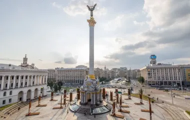У центрі Києва перенесли ключову зупинку транспорту: куди й навіщо (фото)