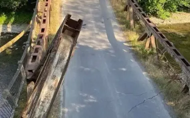 Temporary crossing point set up near destroyed bridge in Zakarpattia Oblast