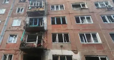 На Донеччині дрон РФ влучив у багатоповерхівку: п'ятеро поранених