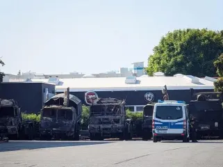 Россияне в Германии сожгли грузовики Бундесвера, спутав их с техникой ВСУ (видео)