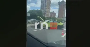 У центрі Києва сталася ДТП з елітною іномаркою