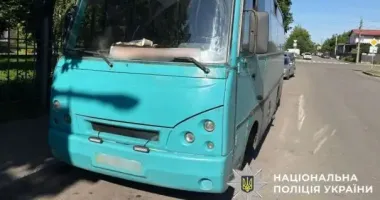 На Київщині пасажирський автобус збив пішохода