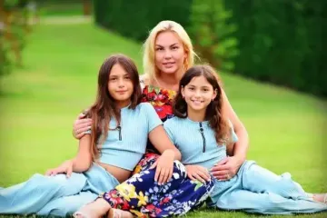Камалія повертає дітей до України: де вчитимуться двійнята й чому відмовилися від британської школи
