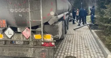 В Киевской области на одной из нефтебаз функционировал нелегальный завод по производству бензина