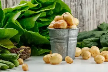 Как за 2 минуты почистить гору молодого картофеля: три гениальных трюка, о которых мало кто знает