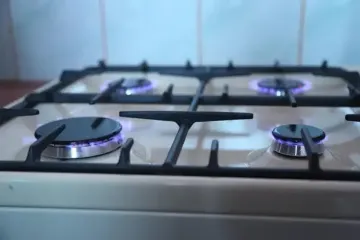 Чим можна відмити конфорки на газовій плиті: всього чотири компоненти — і бруд відлетить сам
