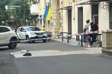 Ранили в затылок: в центре Одессы произошла стрельба, объявлен план "Перехват" (фото)