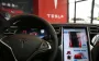 Вперше в історії: автомобіль Tesla доїхав до будинку клієнта без водія