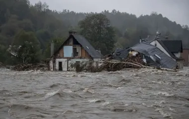 У Пакистані раптова повінь змила 17 туристів: серед них ціла родина