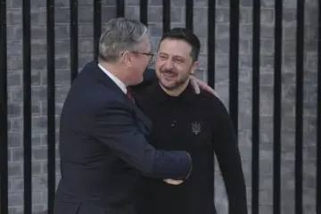 Стармер признался, почему обнял Зеленского после его спора с Трампом