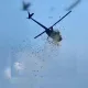 Пришлось перекрыть улицу на 30 минут: в США вертолет среди дня разбрасывал наличку (видео)