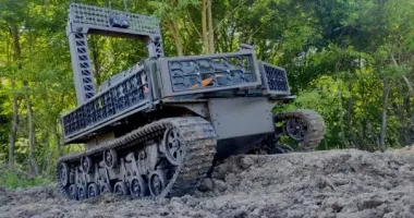 Минобороны приняло на вооружение гусеничный беспилотник "Муравей" для выполнения сложных задач