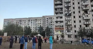Несколько метров до трагедии: в сети показали большую воронку от ракетного удара в Черкасской области