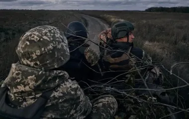 Крим палає, а ворог штурмує безупинно: що відомо про пекельну добу на фронті