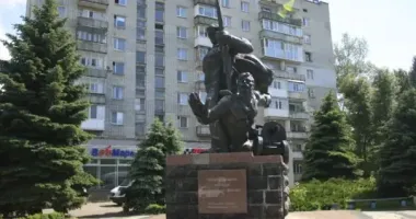 У Кременчуці стартував демонтаж пам'ятника радянським матросам