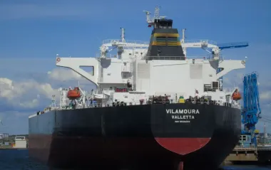 Танкер с миллионом баррелей нефти взорвался после захода в российские порты